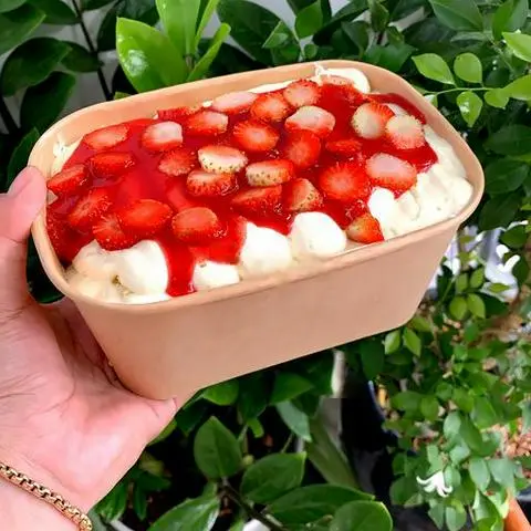 Hình ảnh Bánh dâu tây tươi lớn