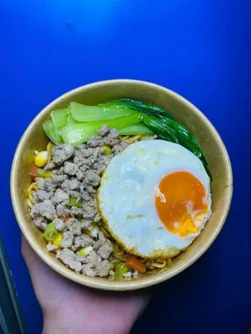 Hình ảnh Indomie trứng thịt bằm (ẢNH THẬT QUÁN CHỤP)