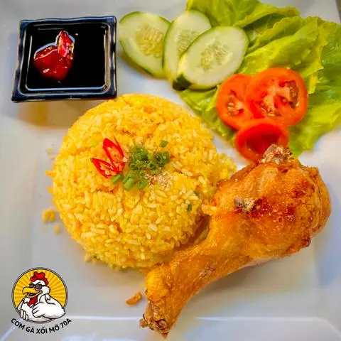 Hình ảnh Cơm gà xối mỡ sốt tiêu đen đùi