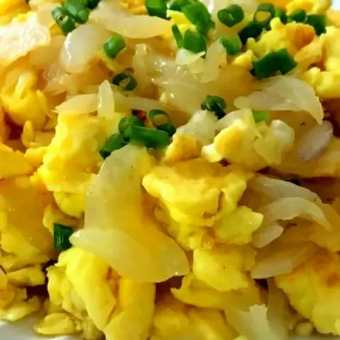 Hình ảnh Cơm trứng chiên hành - đùi gà thêm - xúc xích thêm