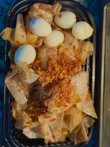 Hình ảnh Bánh tráng sate khô bò vụn trứng cút 