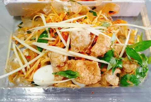Hình ảnh Bánh Tráng Trộn Da heo