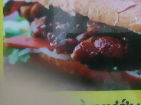 Hình ảnh Bánh mì que sốt bơ gà nướng