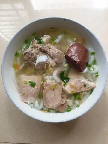 Hình ảnh bánh canh xương thịt heo 