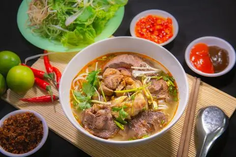 Hình ảnh Bún bò nạm giò