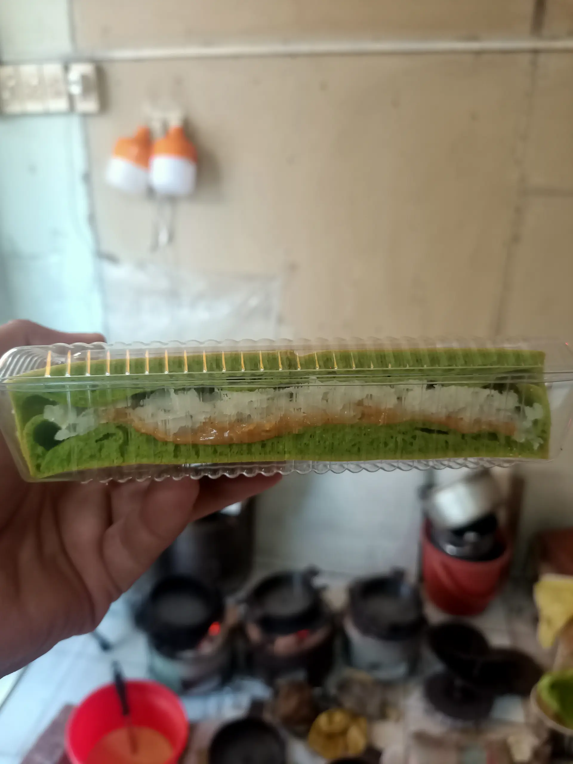 Hình ảnh Nữa bánh dứa nhân dừa đậu phộng