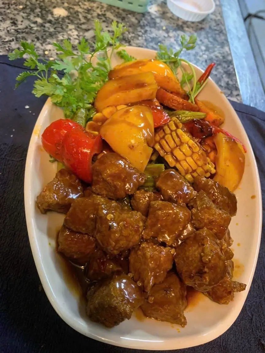 Hình ảnh Bò Nướng Lắc Sốt BBQ (Bò 200gr kèm rau củ quả )