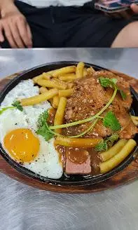 Hình ảnh Nui xào bò bít tết trứng sốt tiêu đen
