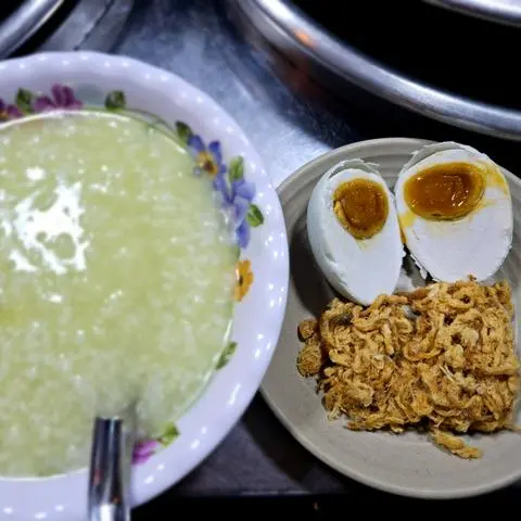Hình ảnh Cháo Trắng Trứng Muối Chà Bông