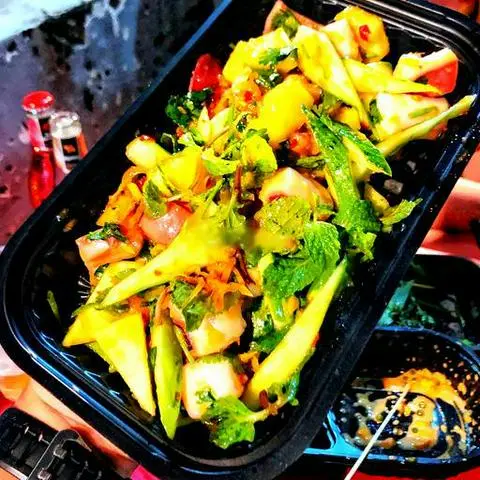 Hình ảnh Mực khổng lồ gỏi sốt thái