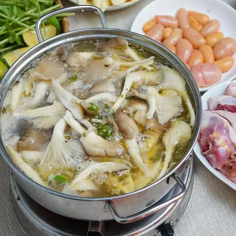 Hình ảnh Lẩu gà lá é lớn