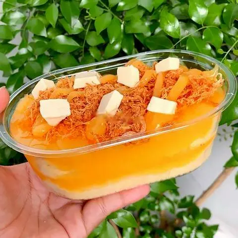 Hình ảnh Bông lan trứng muối sốt bơ trứng size vừa