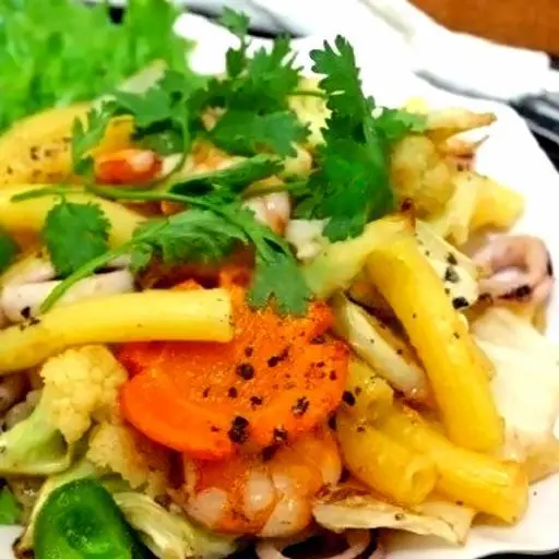 Hình ảnh Nui xào bò - trứng