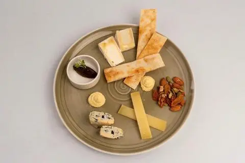 Hình ảnh Artisan cheese - fruit pairing