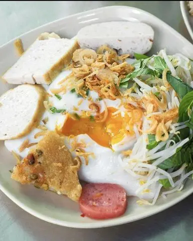 Hình ảnh Bánh cuốn trứng lòng đào đặc biệt