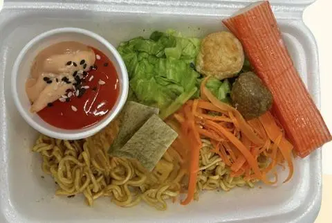 Hình ảnh Mì indomie trộn thanh cua