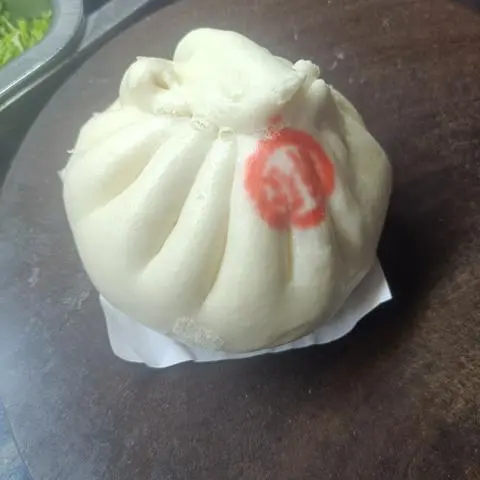 Hình ảnh Bánh bao nhân thịt trứng muối