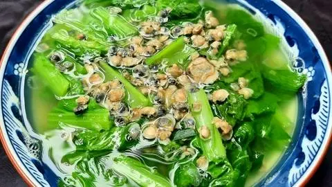 Hình ảnh Canh hến nấu cải xanh