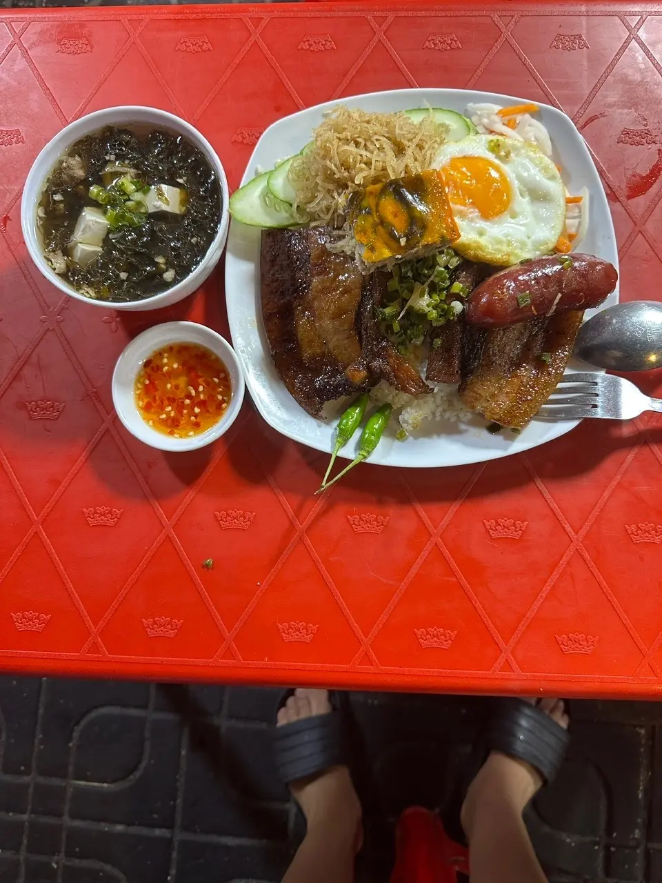 Hình ảnh sườn bì chả trứng lạp xưởng 
