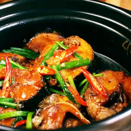 Hình ảnh Cá lăn kho nghệ