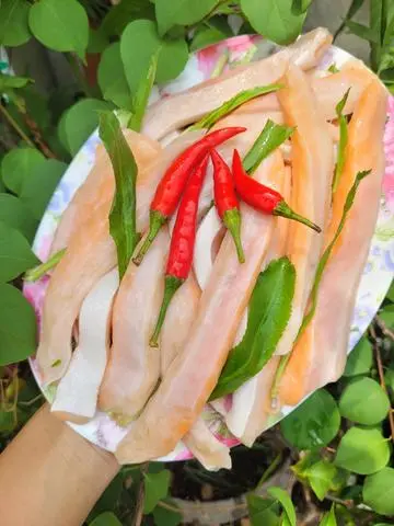 Hình ảnh lẩu Thái lườn cá hồi 