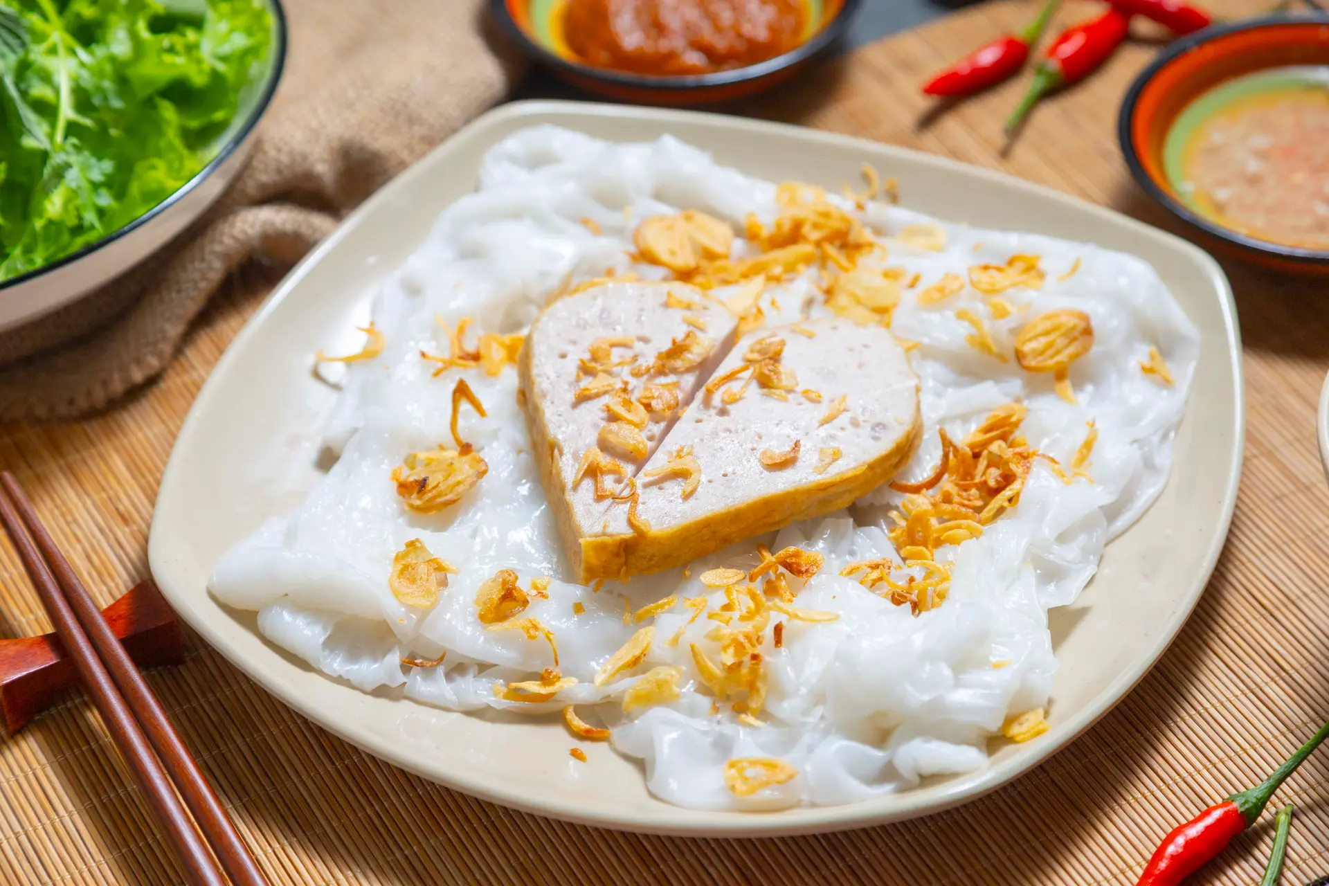 Hình ảnh Bánh cuốn chay chả - chả cắt