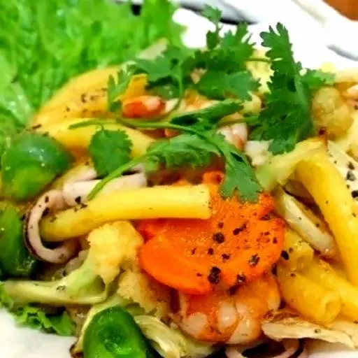Hình ảnh Nui xào mực - trứng