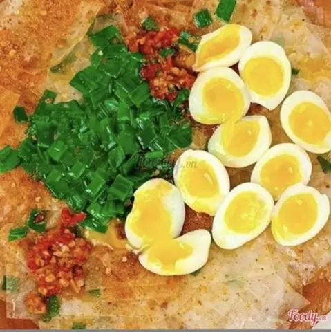 Hình ảnh Bánh tráng mỡ hành trứng cút lòng đào