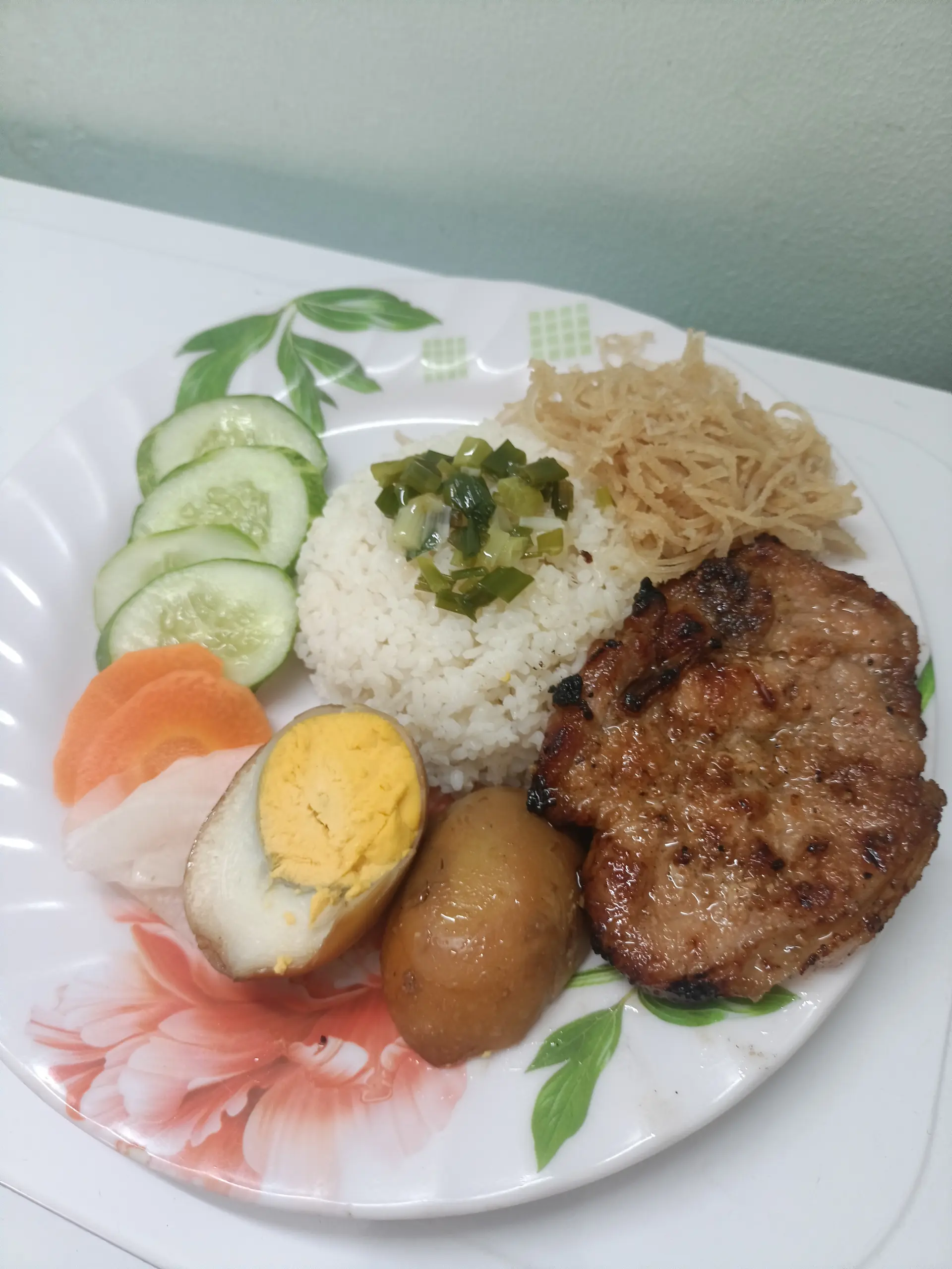 Hình ảnh cơm tấm sườn - bì - trứng kho 