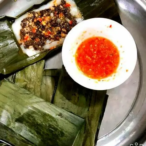 Hình ảnh 10 bánh nậm lá hấp nóng- còn lá