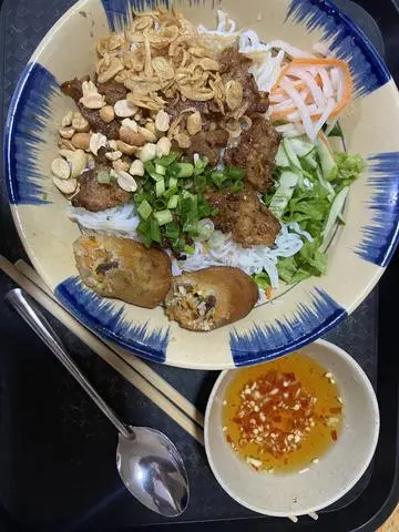 Hình ảnh Bún Thịt Nướng Chả Giò