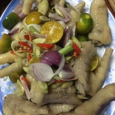 Hình ảnh chân gà sả tắc 