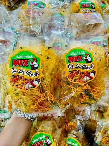 Hình ảnh Bánh tráng  mix gà lá chanh