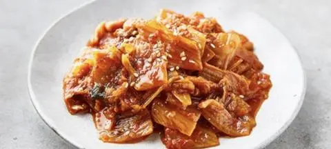 Hình ảnh Kimchi Xào Chả Cá 