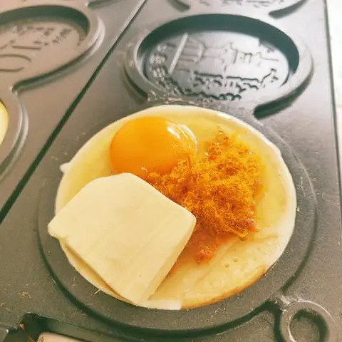 Hình ảnh Bánh đồng tiền phô mai + trứng + chà bông gà cay