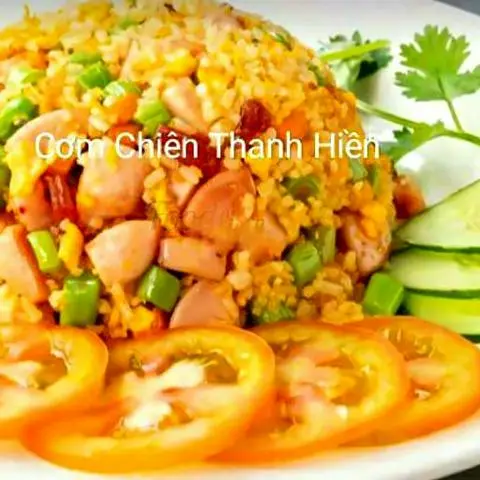Hình ảnh Cơm chiên dương châu - trứng ốp la - lạp xưởng thêm