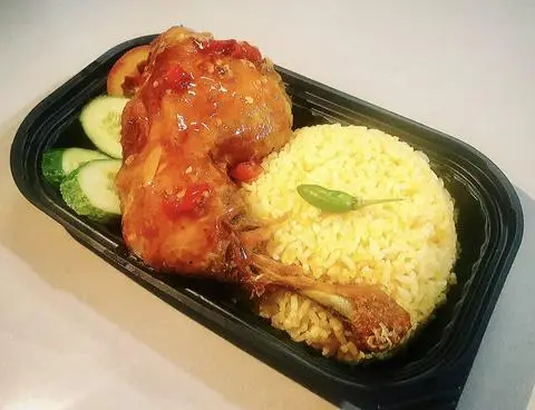 Hình ảnh Cơm gà góc tư sốt cay lớn