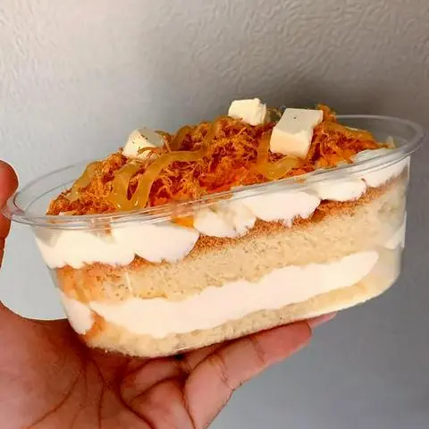 Hình ảnh Bông lan trứng muối sốt phô mai size vừa