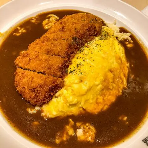 Hình ảnh Cơm cà ri bò mỹ + Heo chiên xù dày 2cm + trứng omlette