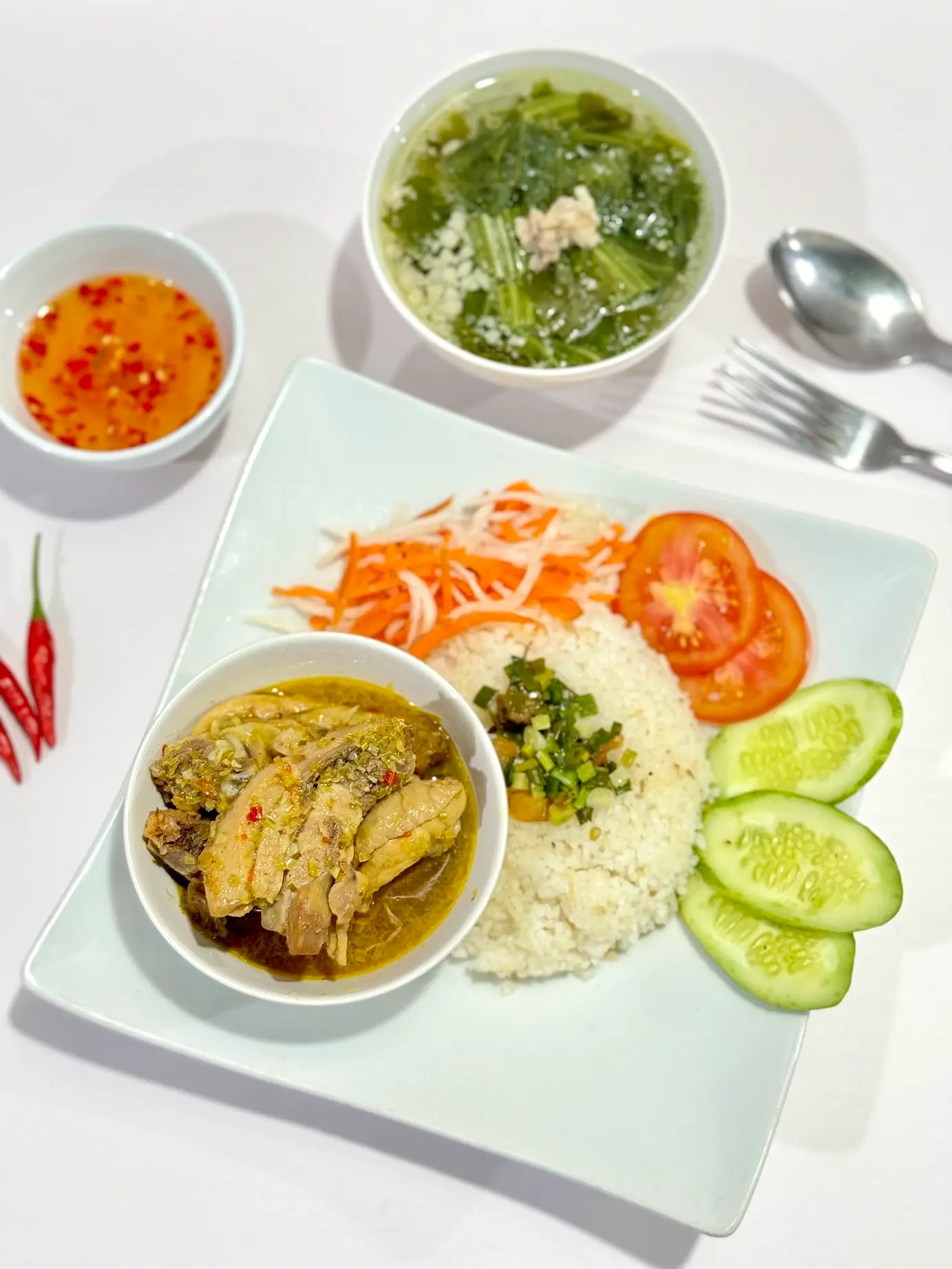 Hình ảnh Cơm Gà Kho Sả Ớt