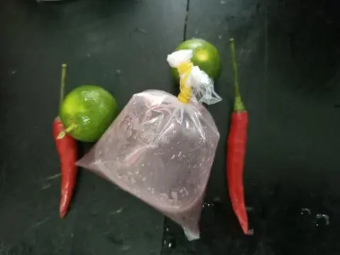 Hình ảnh mắm tôm thêm + tắc ớt