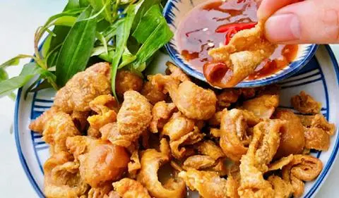Hình ảnh [1,5 vắt]  Mì trộn sa tế da gà chiên giòn rụm