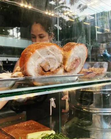 Hình ảnh Xôi Pate - Heo Quay Giòn Giòn 