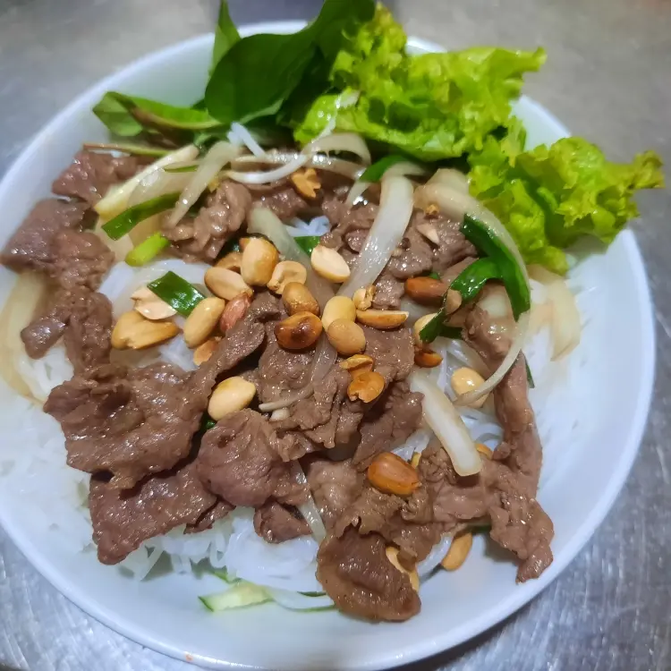 Hình ảnh Bún thịt bò xào