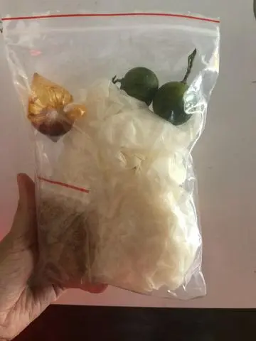 Hình ảnh bánh tráng phơi sương muối hột