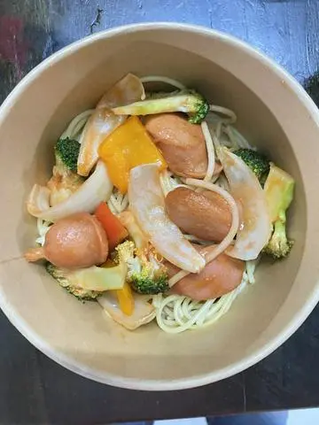 Hình ảnh Spaghetti xúc xích  sốt kem 