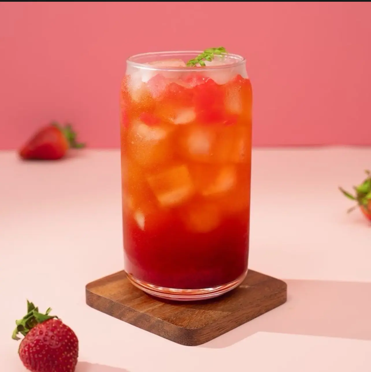 Hình ảnh Trà dâu - M - TẶNG TRÂN CHÂU TRẮNG - Strawberry iced tea shake
