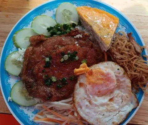 Hình ảnh Cơm sườn - bì - chả - ốp la