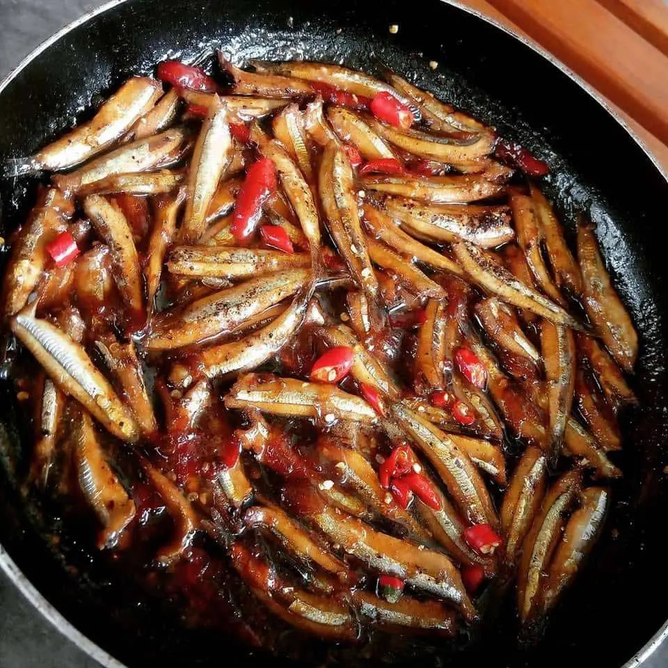 Hình ảnh Cơm cá cơm kho keo
