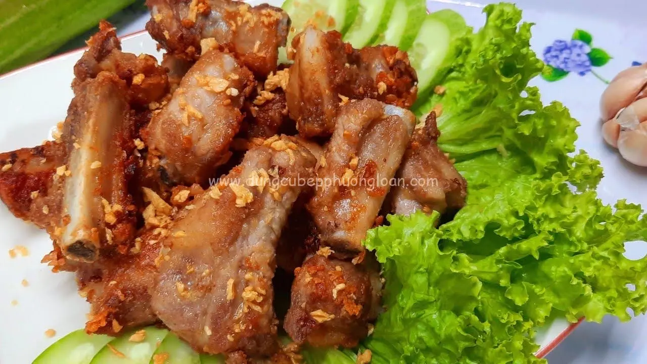 Hình ảnh Cơm trắng sườn mắm tỏi